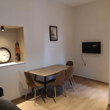 Leonidas Ii Traditional House In شقة