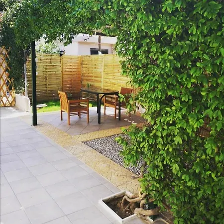 Leonidas Ii Traditional House In Apartment *