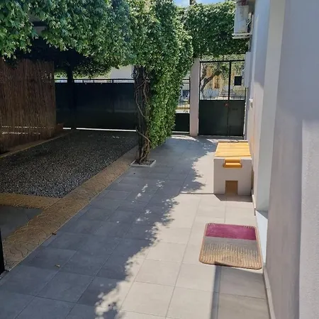 Leonidas Ii Traditional House In Daire Sparta