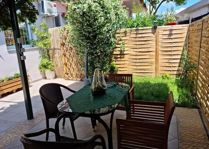 Appartement Leonidas Ii Traditional House In *